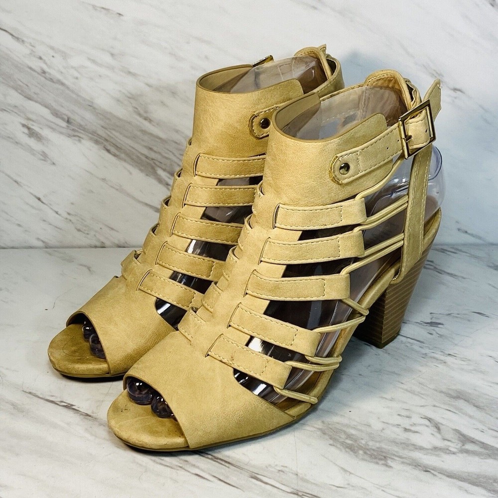 city classified sandals Heels Size 5.5 Tan Color Leather
